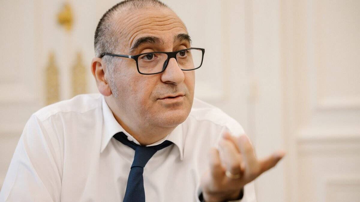 Premier plan montrant Laurent Nuñez lors d'une interview