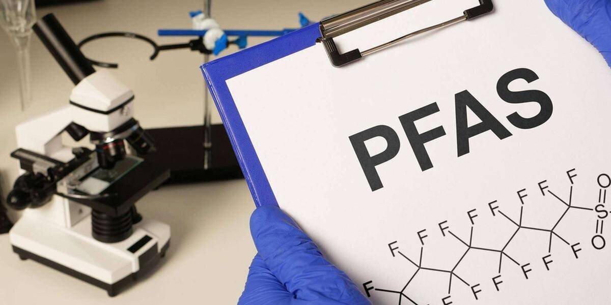 Représentation des PFAS et des sources de contamination