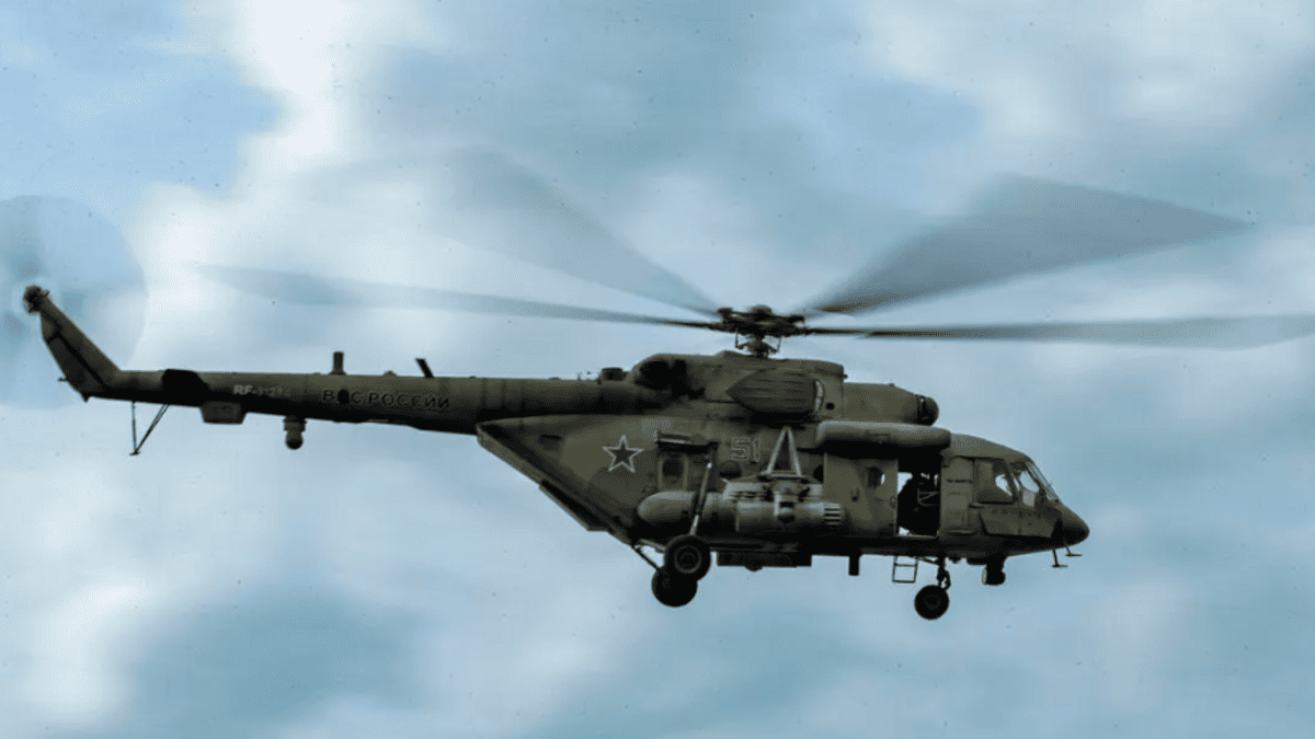 Drone FPV ukrainien et hélicoptère Mi-8 au ciel