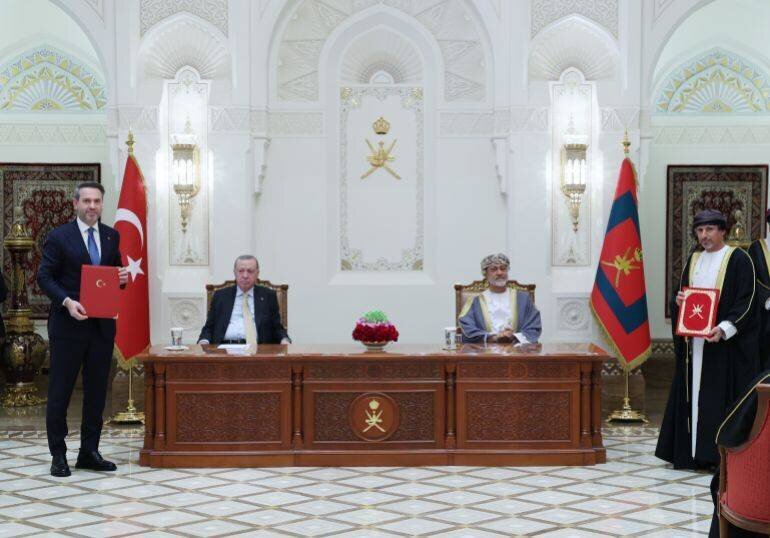 Le sultan Haitham recevant Erdogan à Mascate