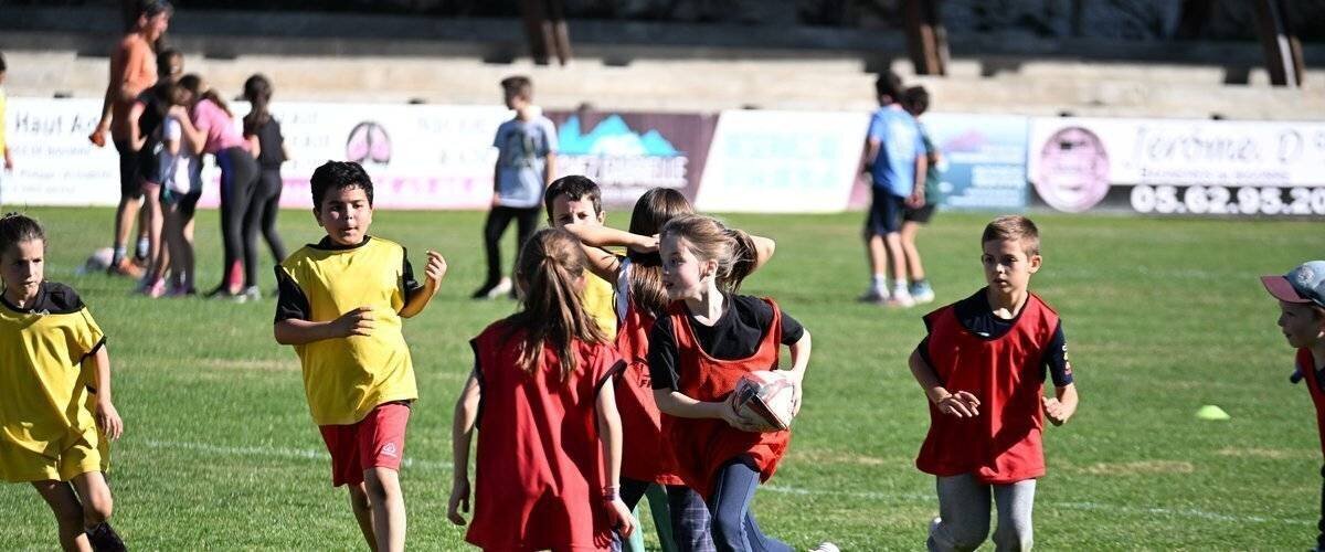 Rassemblement de jeunes rugbymans lors d’un après-midi