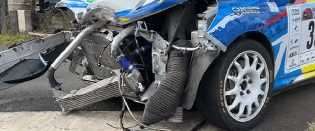 Secours et véhicules sur le site de l’accident