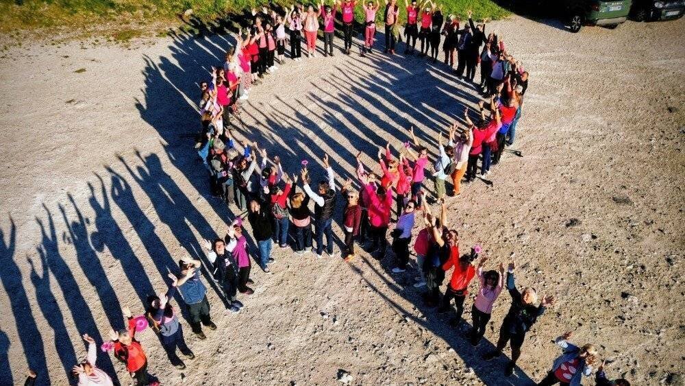 Vue aérienne du village Caumont-sur-Durance Octobre Rose