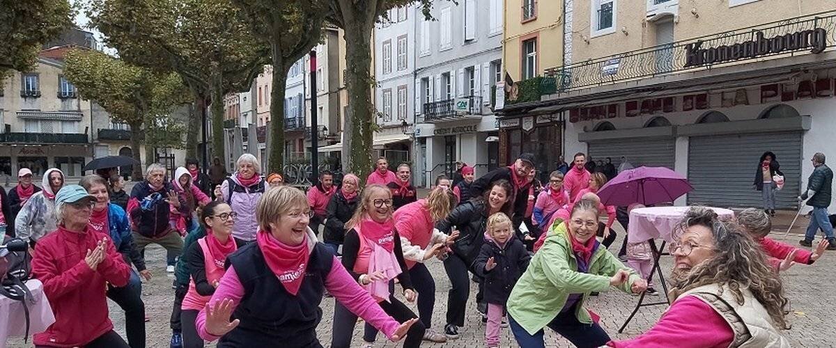 Marche Rose à Pamiers sous la pluie