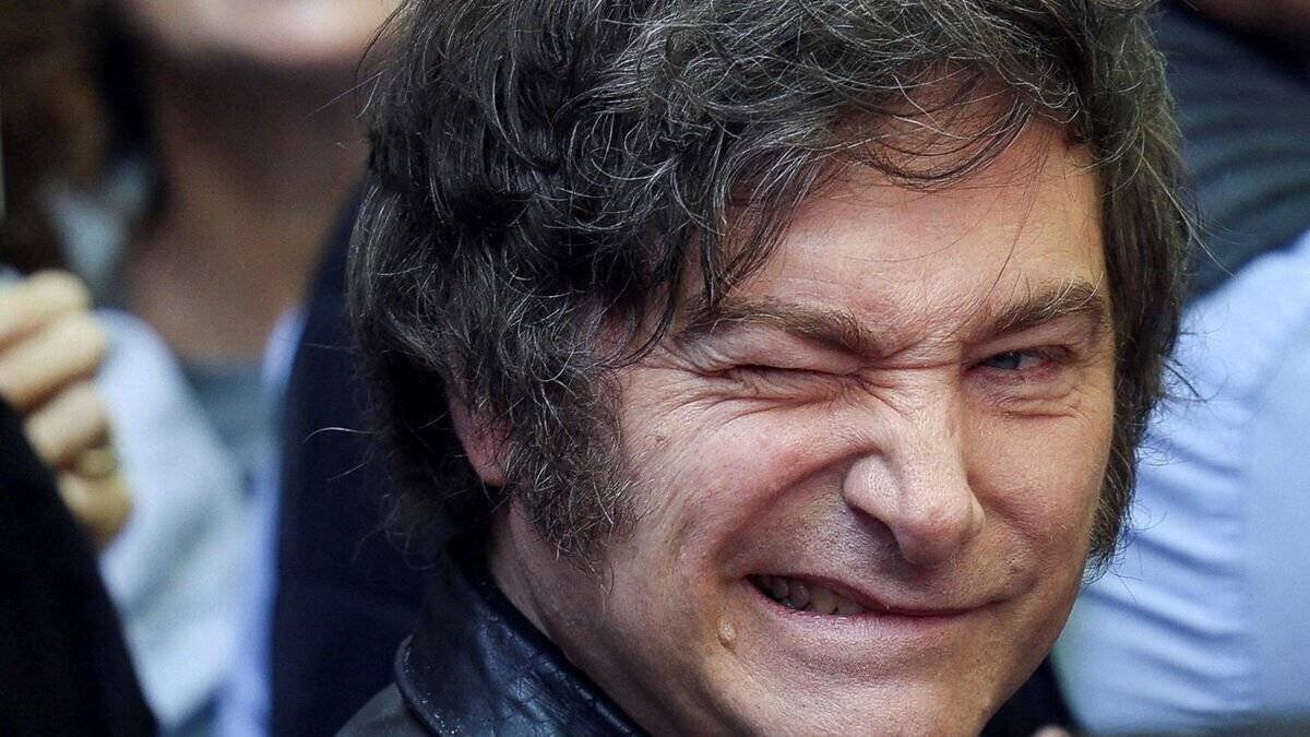 Javier Milei célébrant les résultats des législatives à Buenos Aires