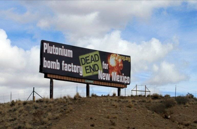 Affiche au Nouveau-Mexique dénonçant l'augmentation de la production de plutonium