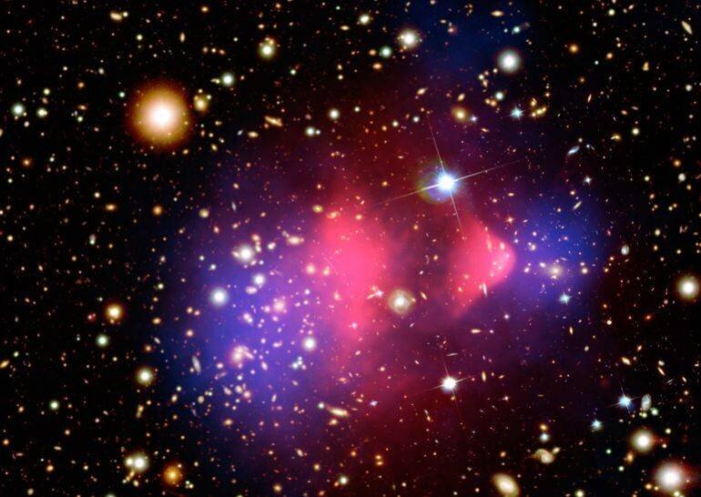 Illustration liée aux défis de la matière noire en cosmologie