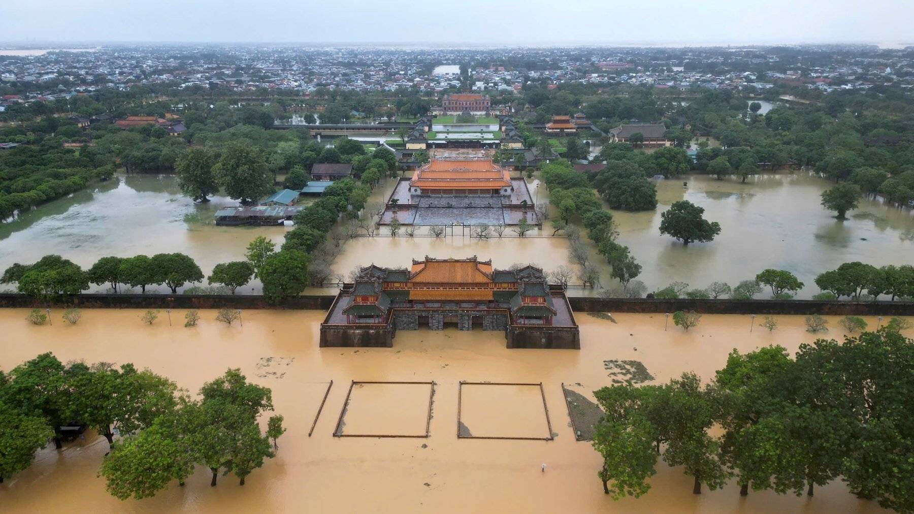 Inondations à Hue après pluies record au Vietnam