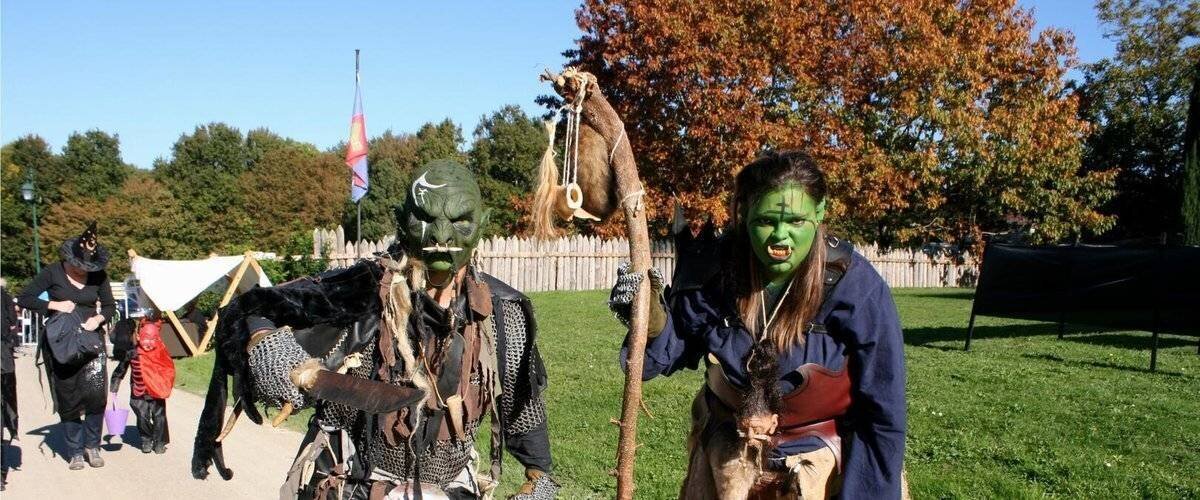 Décorations Halloween autour d’un château ancien