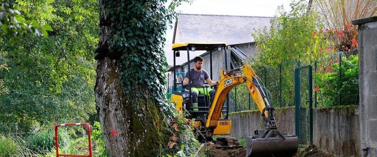 Piste pédestre et cycliste près du ruisseau Anou