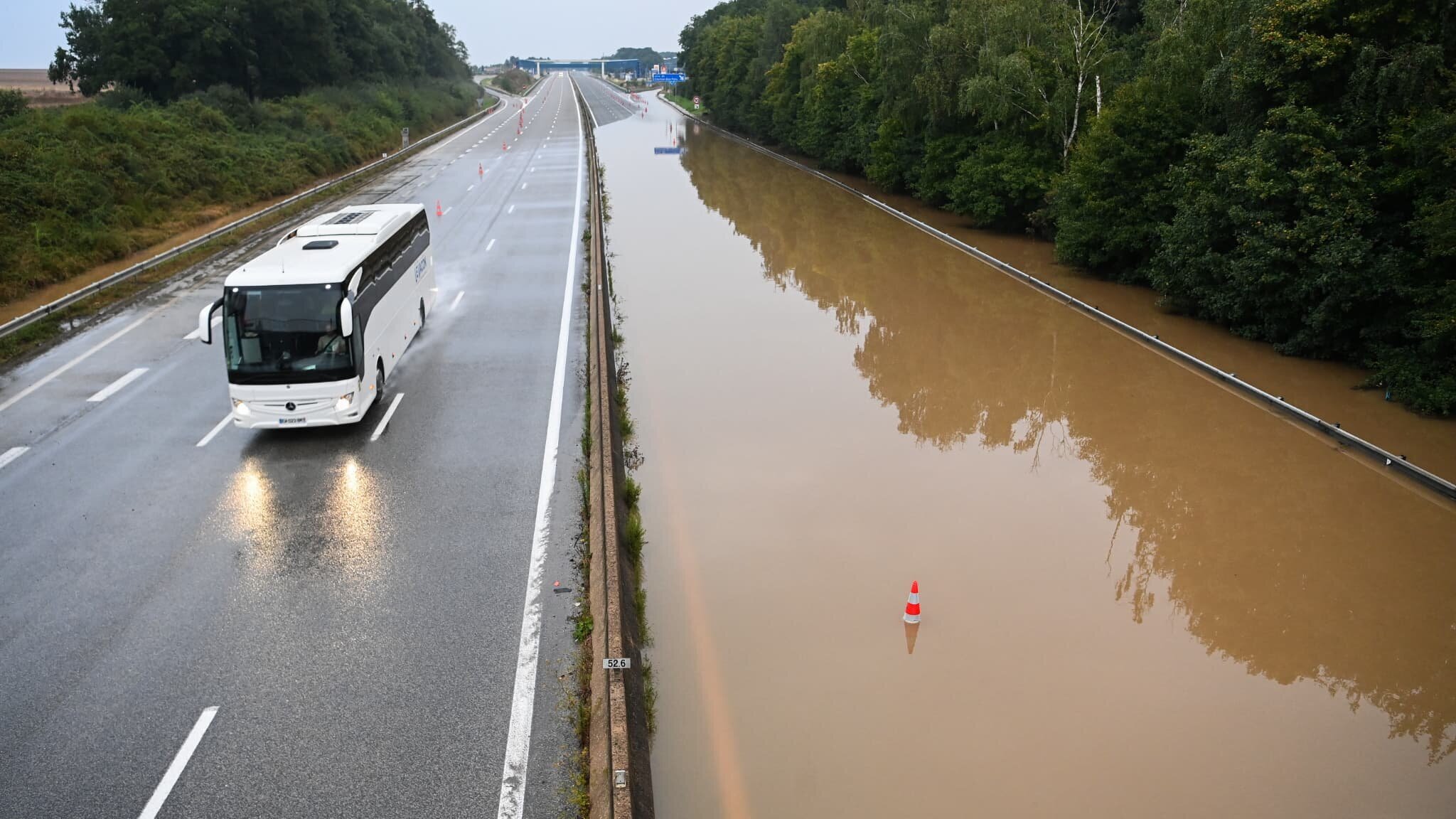 Inondation autoroute lors d'un épisode de crues