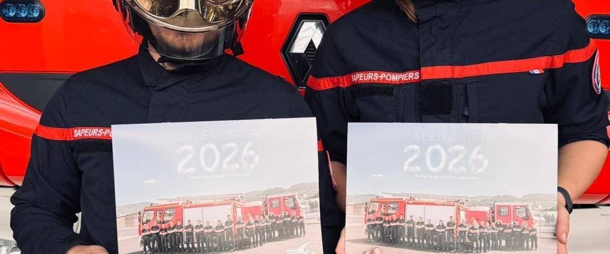 Sapeurs-pompiers lors de la tournée des calendriers à Laissac-Sévérac-l'Église