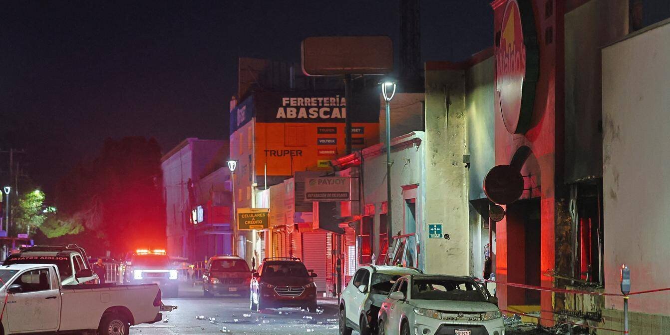 Façade détruite d'un supermarché à Hermosillo après l'explosion