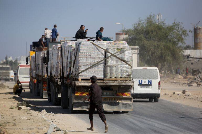 Camions d'aide près de Deir al‑Balah, bande de Gaza