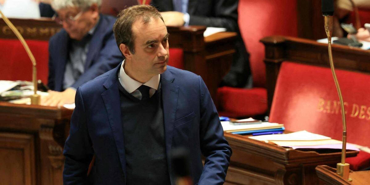 S&eacute;bastien Lecornu lors d'une allocution sur l'accord 1968