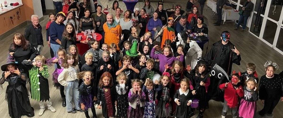 Visuels de familles en costumes Halloween à Cazilhac