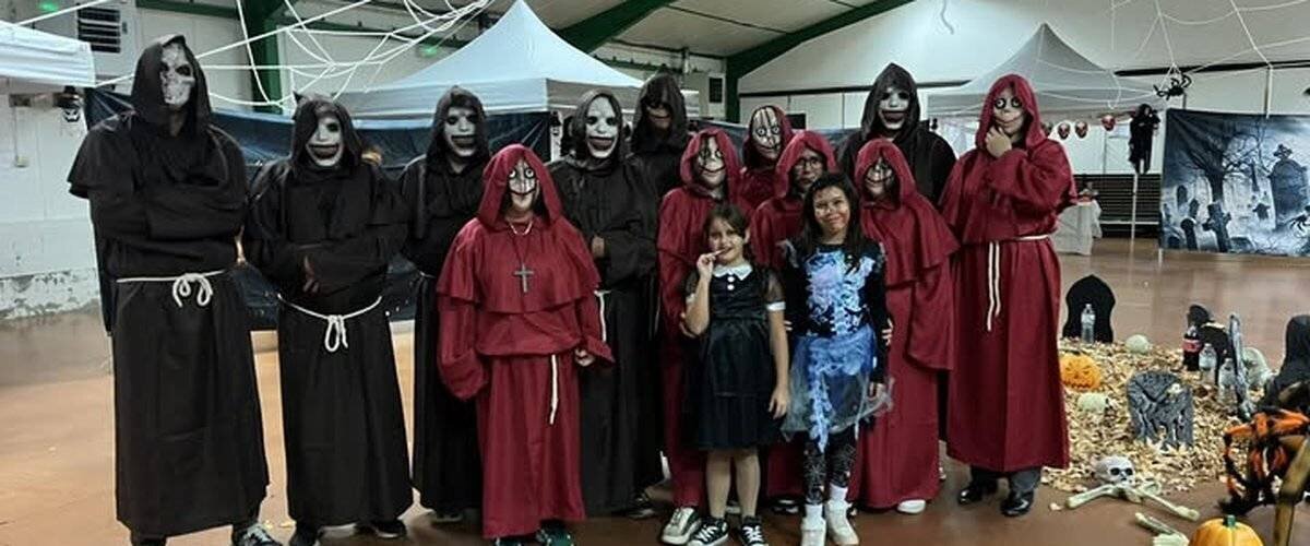 Bénévoles réunis lors d'un événement à Saint-Jean-du-Falga