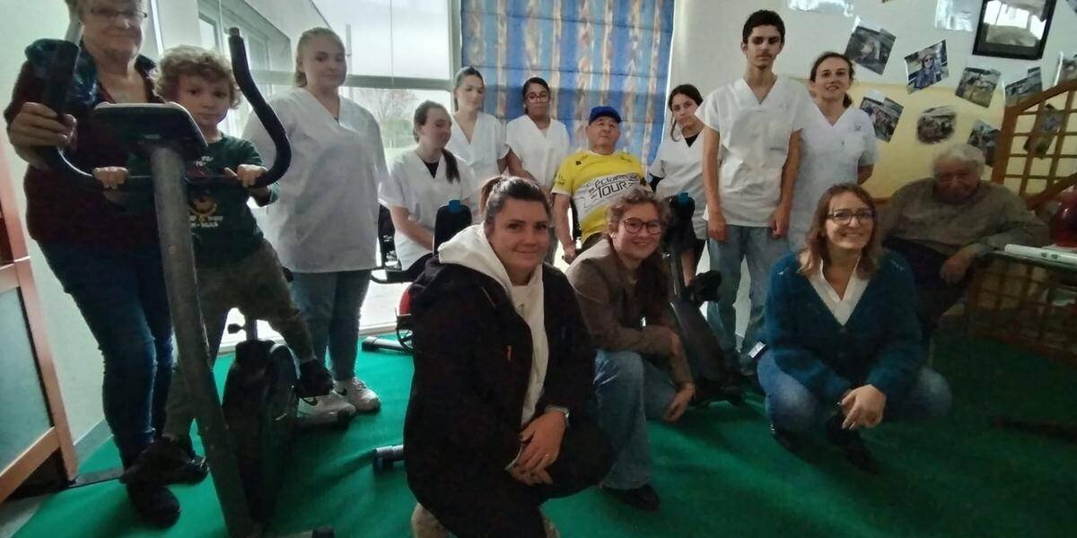 Résidents et lycéens lors d’Octobre Rose et Movember à Blaye