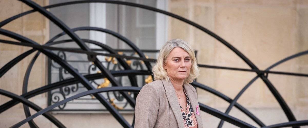 La ministre Stéphanie Rist lors d'une conférence