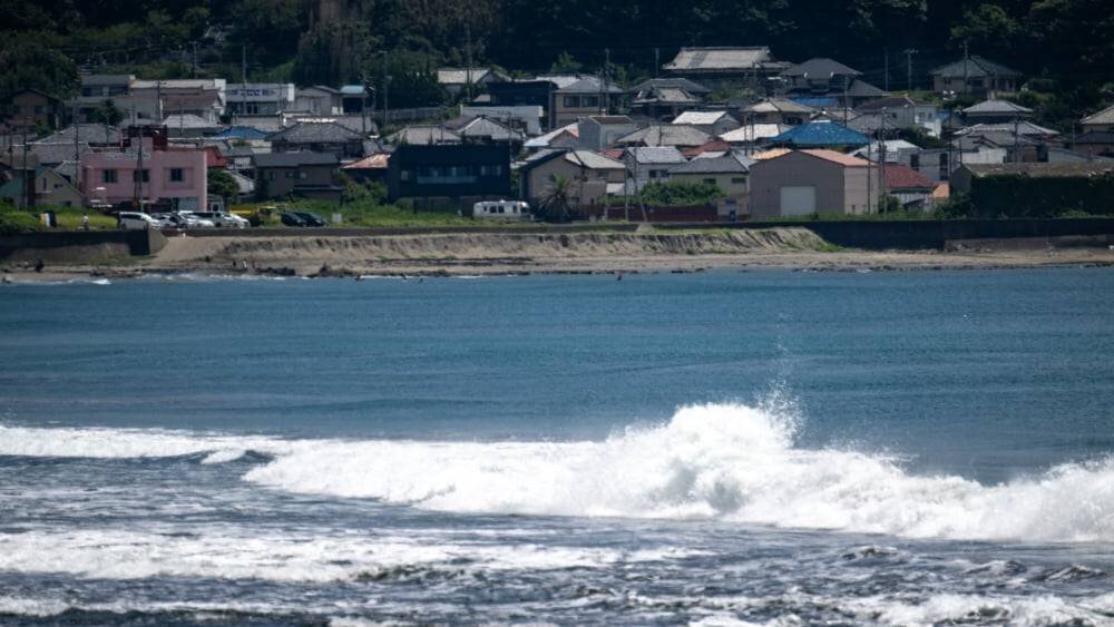 Vue générale de la plage après le tsunami au Japon