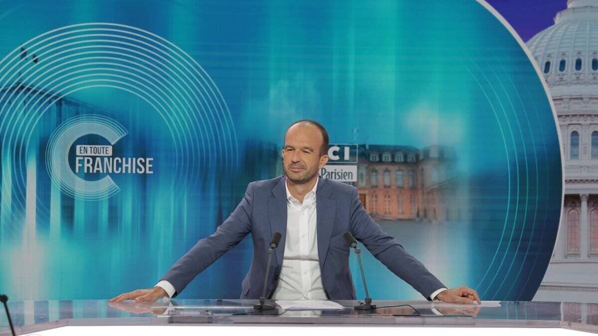 Manuel Bompard lors d'une allocution sur le budget 2026