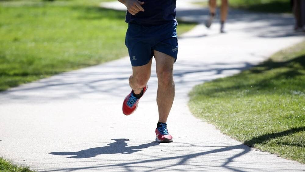 Illustration d’une course à pied près de la ligne d’arrivée