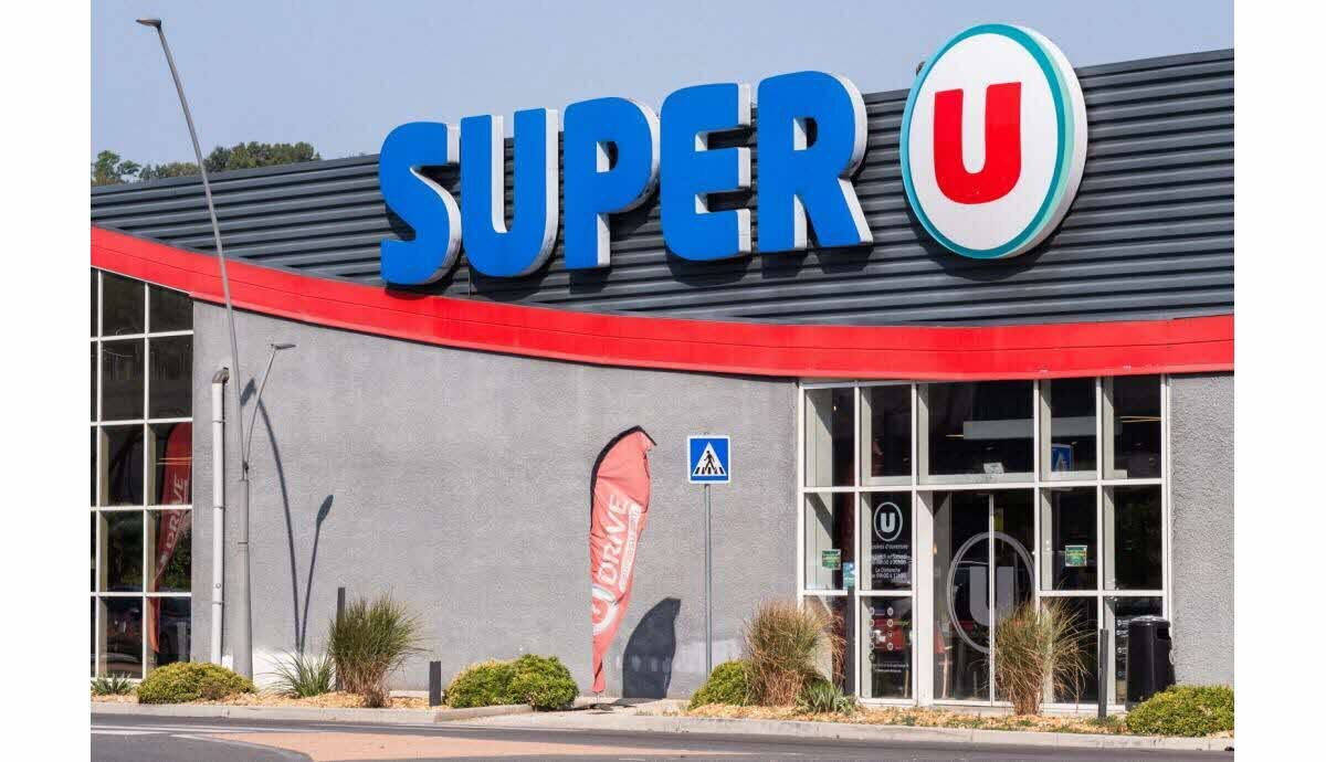 Dame présumée SDF devant le Super U