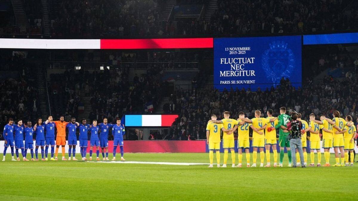 Minute de silence au Parc des Princes pour les victimes du 13 novembre 2015