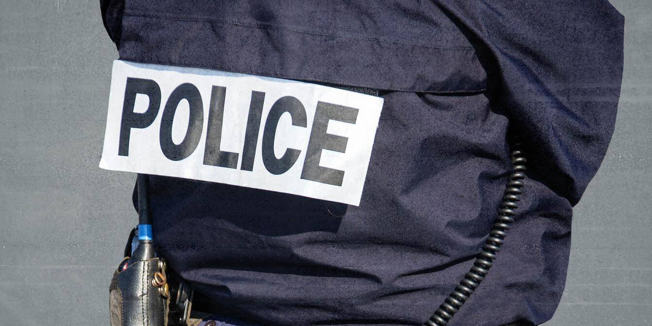 Police en salle d'audience au dépôt du tribunal de Bobigny