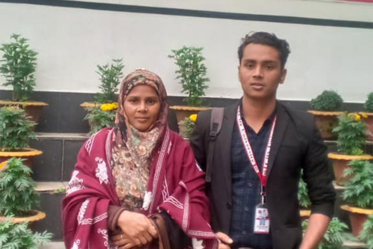 Shahina Begum et son fils Sojal au campus de City University