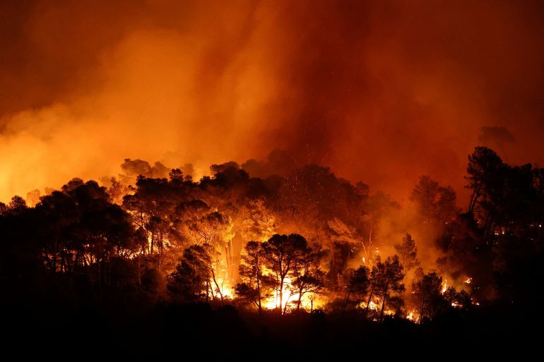 Feu de forêt près de Saint-Laurent-de-la-Cabrerisse, France