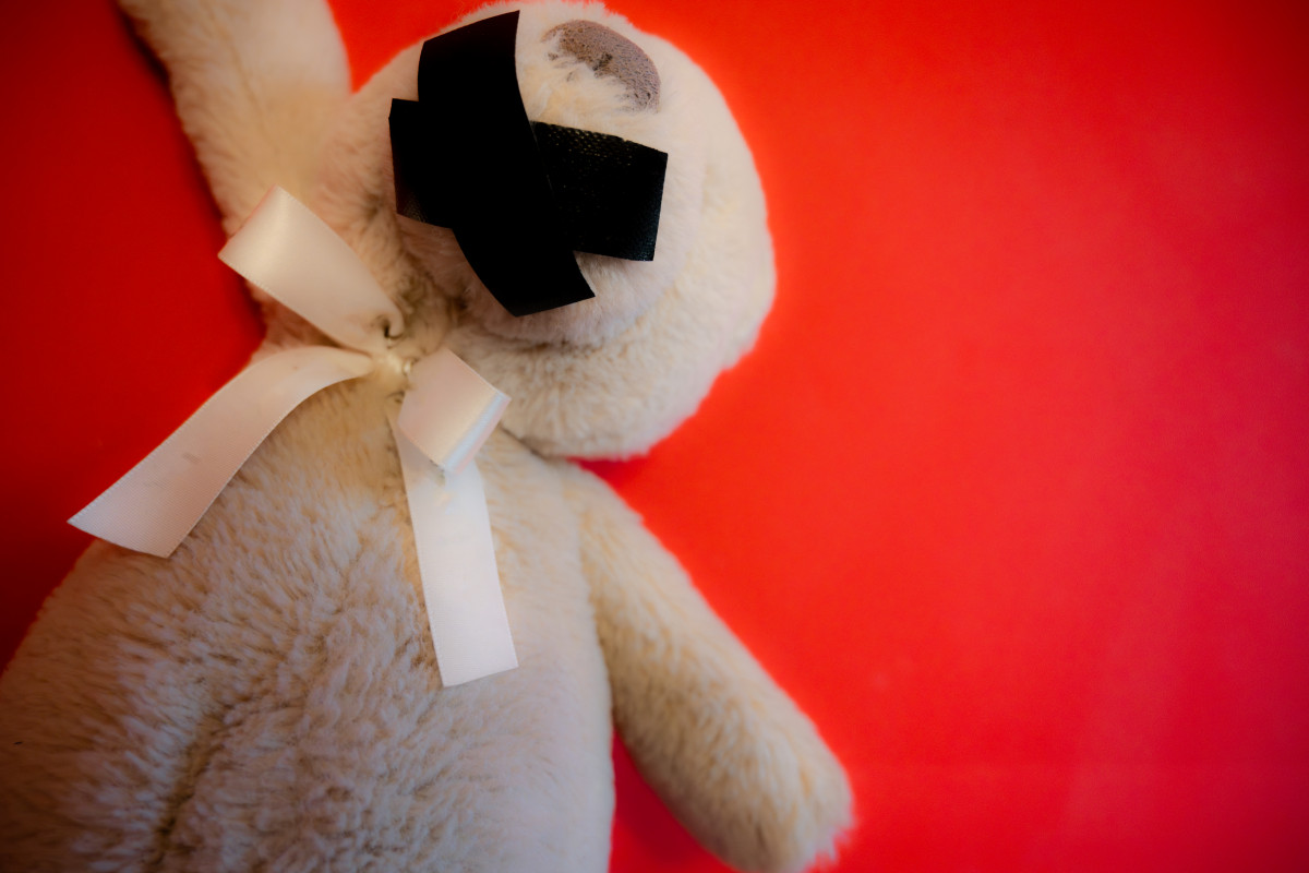 Illustration montrant 160 000 enfants victimes d'inceste