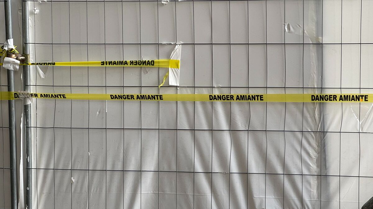 Vue extérieure d’un établissement scolaire liée au dossier amiante