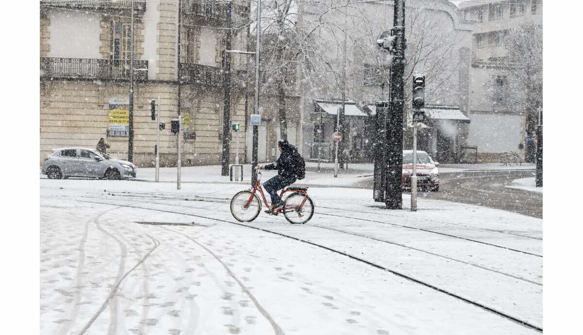 Flocons recouvrant l'Est de la France et la Belgique