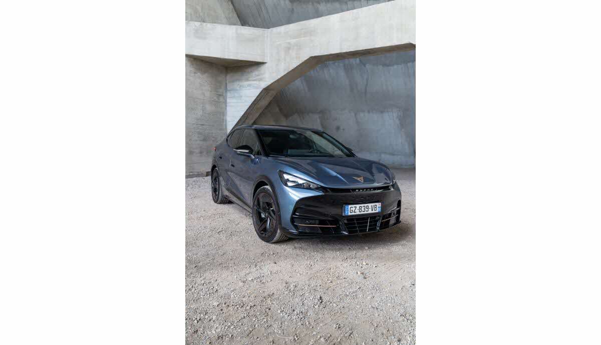 Cupra Tavascan SUV électrique lors d’un essai routier