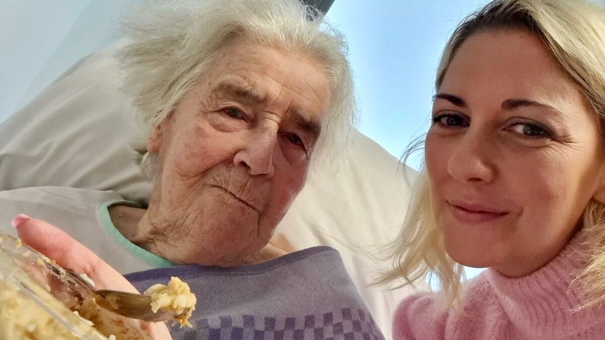 Claire, 99 ans sur un brancard à l’hôpital de Rouen