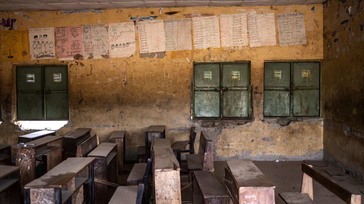 Soldats de sécurité près d'une école au Nigeria