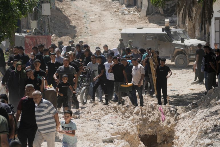 Habitants du camp de réfugiés de Tulkarm évacuent leurs maisons