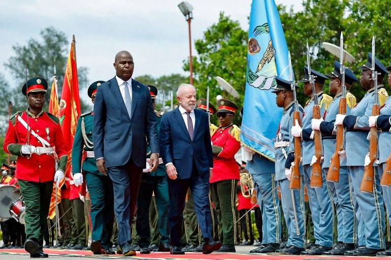 Accueil officiel du président brésilien à son arrivée au Mozambique le 24 novembre 2025.