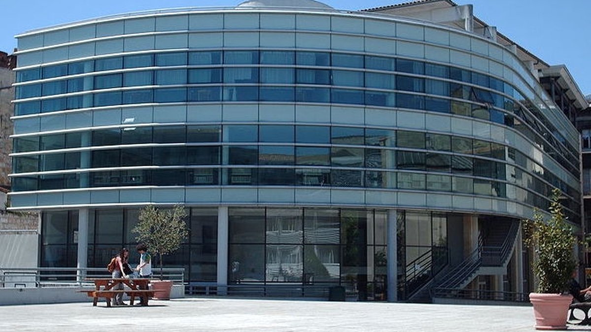 Vue de la cour du lycée Montaigne à Bordeaux
