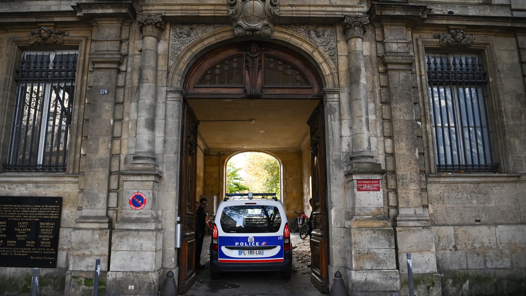 La police devant le lycée Montaigne à Bordeaux