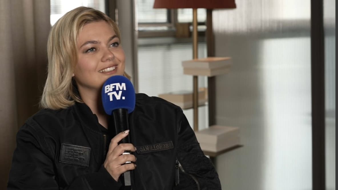 Louane en performance au Printemps de Pérouges 2026