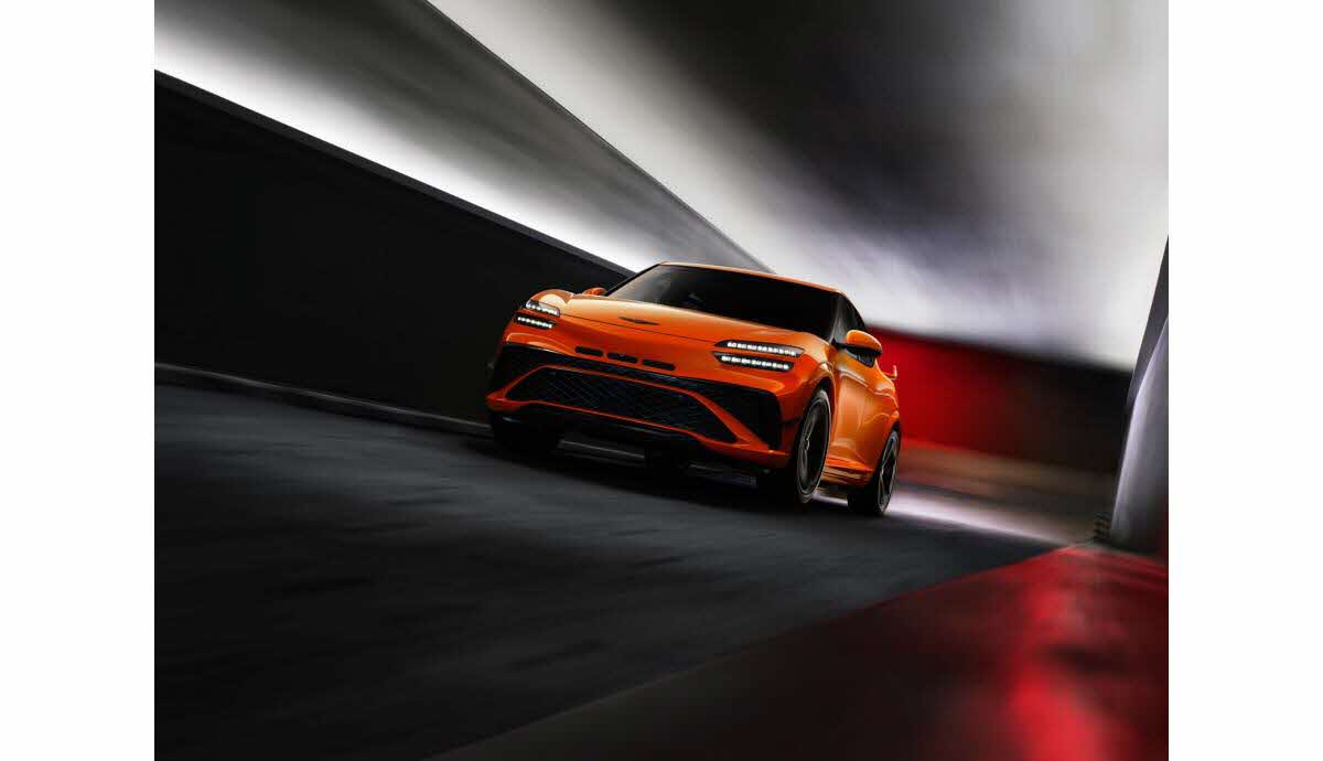 Genesis GV60 Magma lors d’une présentation en France