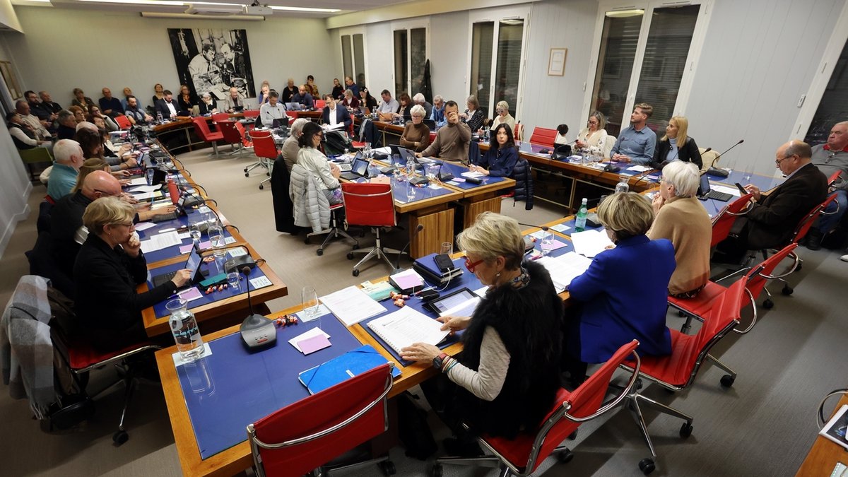 Salle du conseil municipal de Montauban lors d’un débat budgétaire