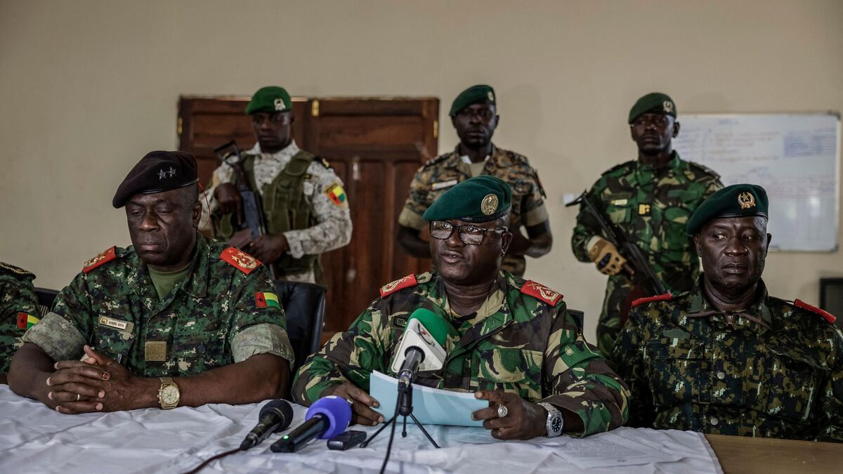 Militaires près du palais présidentiel en Guinée-Bissau