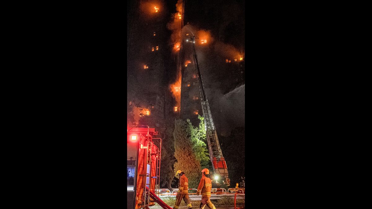 Vue aérienne d'un incendie dans un complexe résidentiel à Tai Po Hong Kong