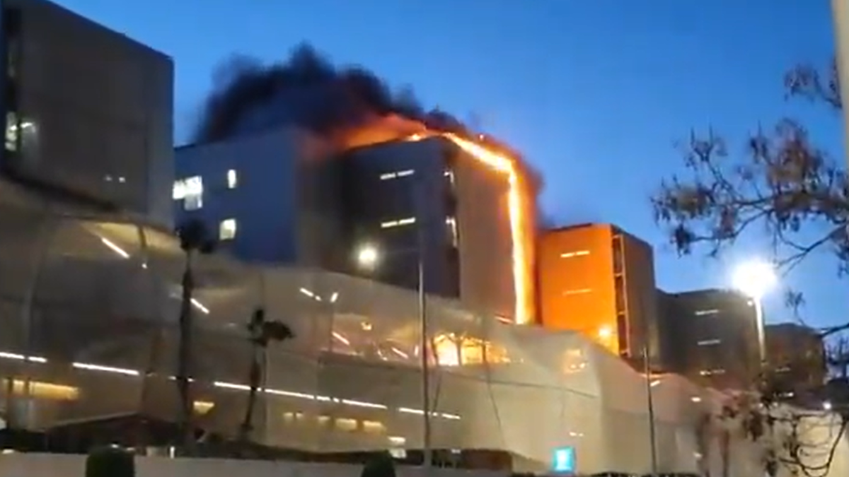Vue de l’incendie autour de l’hôpital Santa Lucía à Carthagène