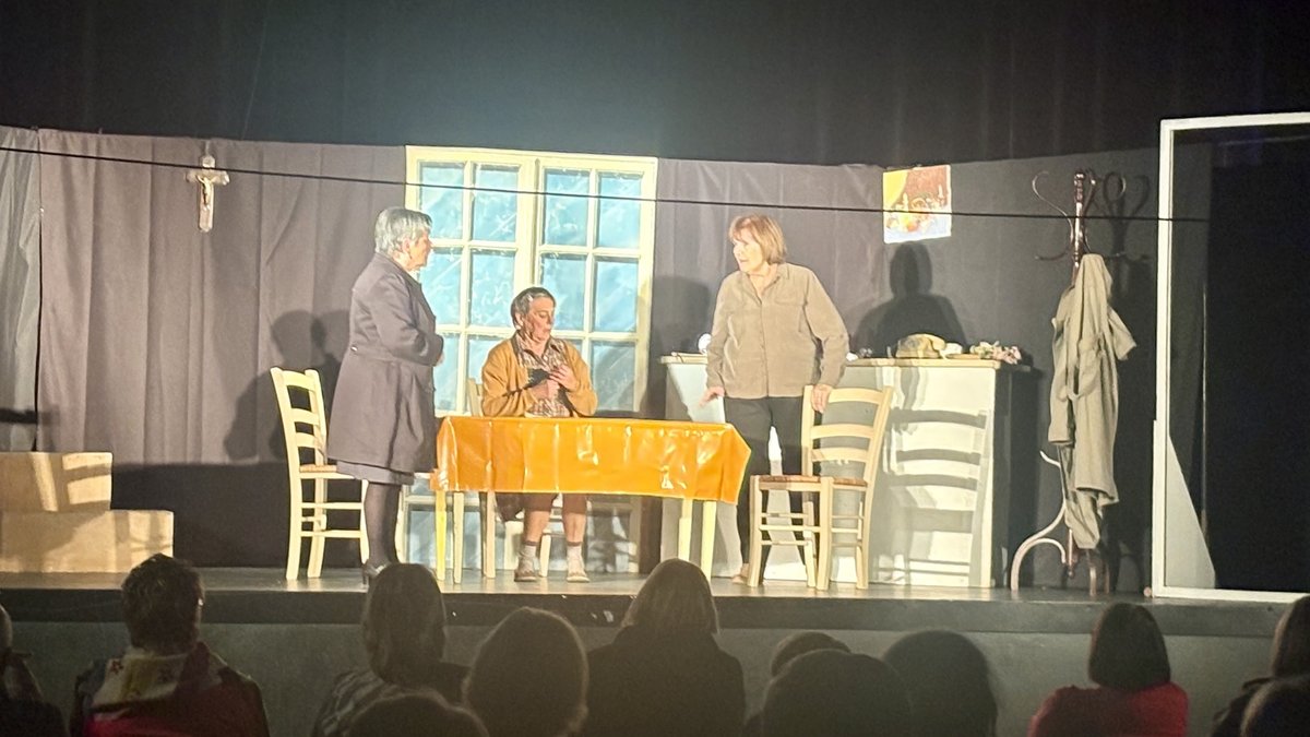 Vue générale de la salle polyvalente de Marche Gay en fête