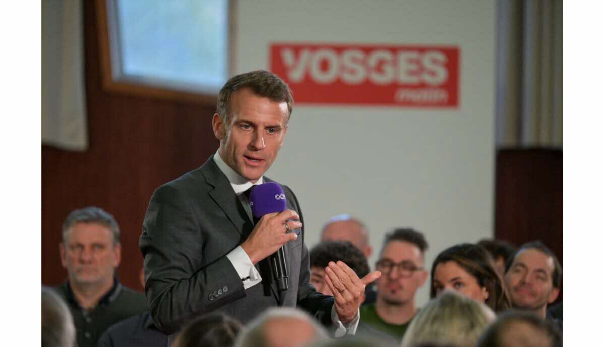 Emmanuel Macron lors d'une rencontre à Mirecourt