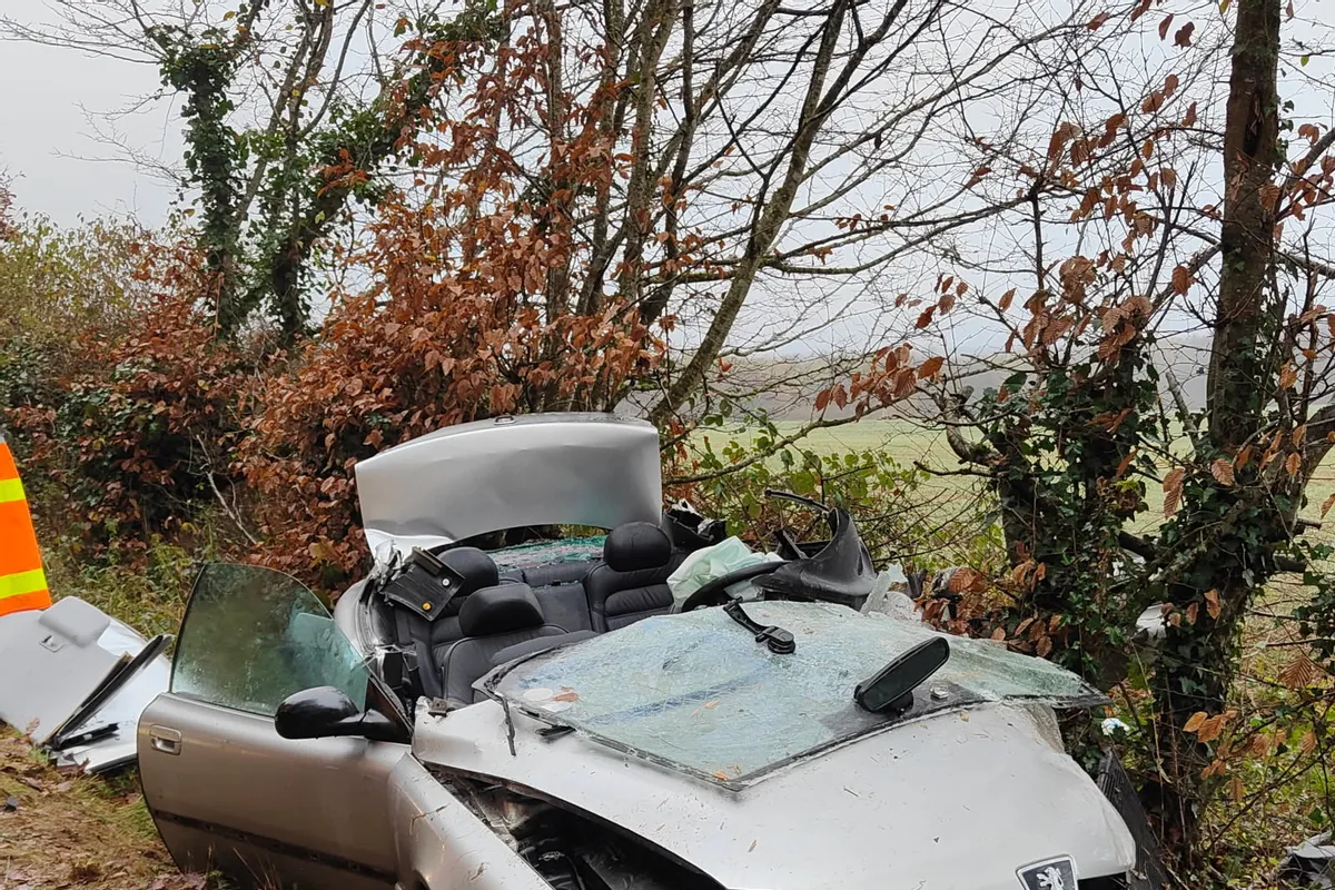 Pompier et Smur à proximité de l’accident sur la D200